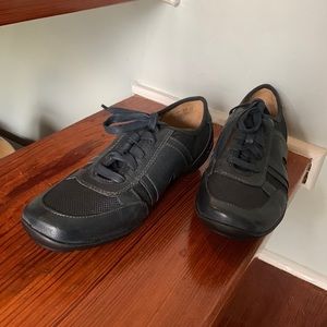 Naturalized navy blue tennis shoe in perfect condition